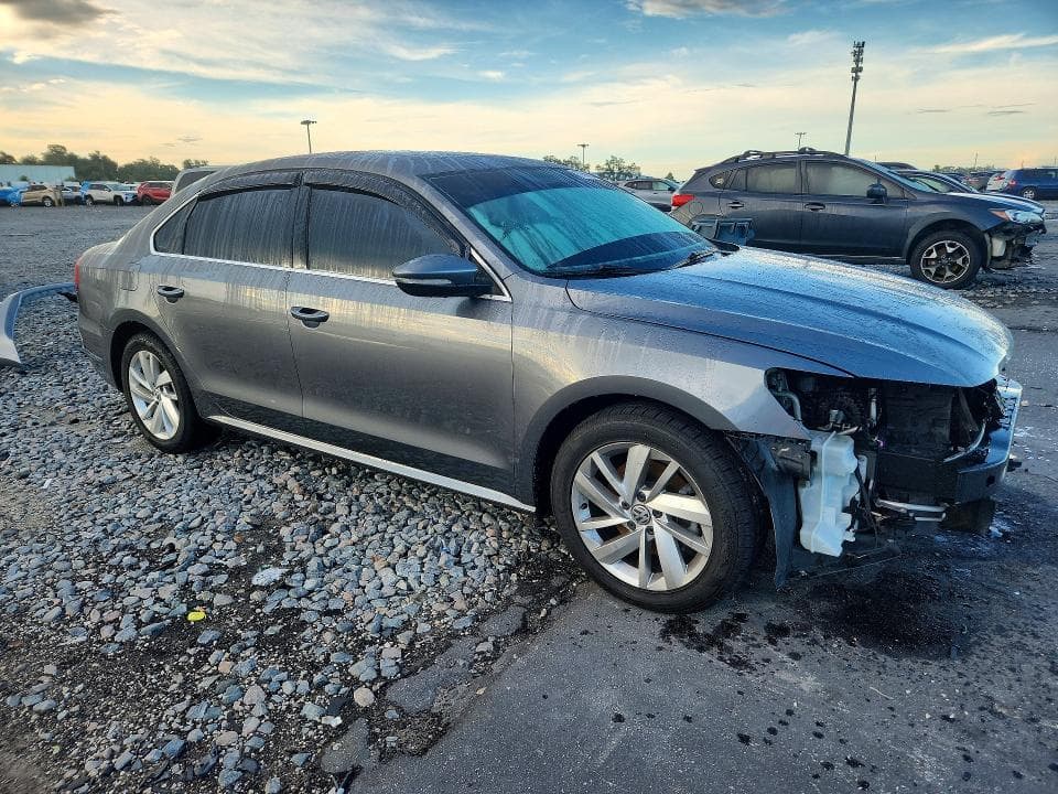 2018 VOLKSWAGEN PASSAT SE 4