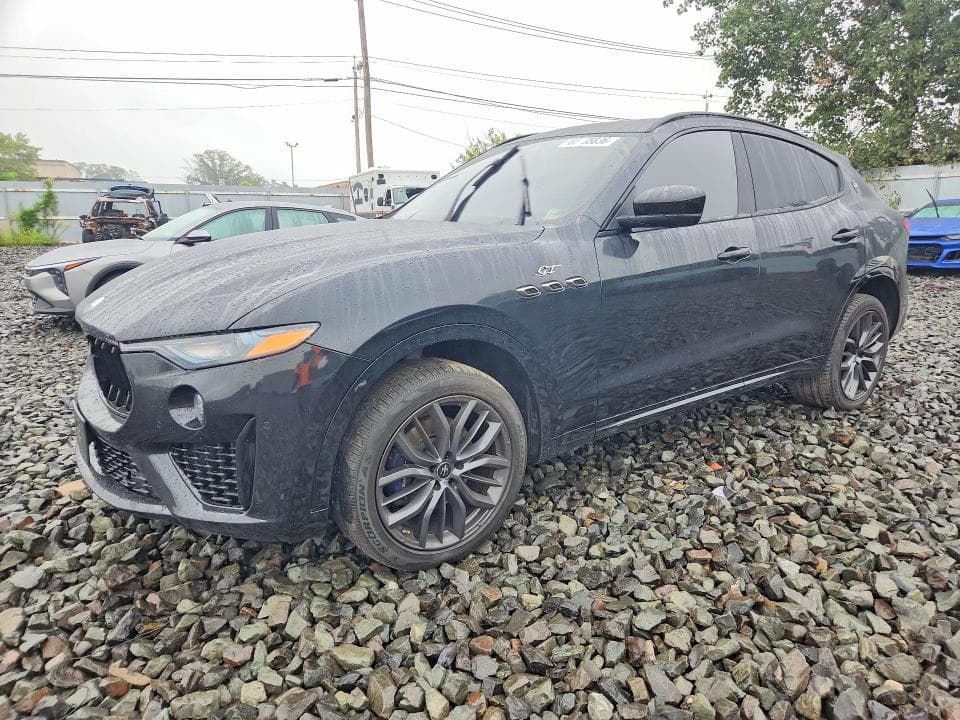 2022 MASERATI LEVANTE BASE