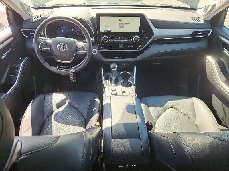 2025 TOYOTA HIGHLANDER LIMITED 8
