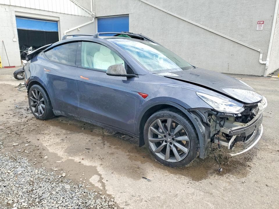 2022 TESLA MODEL Y 4