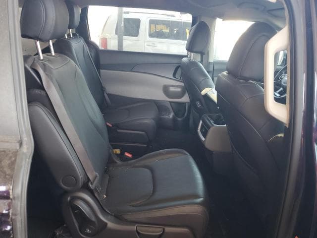 2025 KIA CARNIVAL EX 11