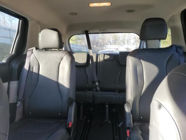 2024 KIA CARNIVAL LX 10