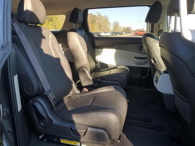 2024 KIA CARNIVAL LX 11