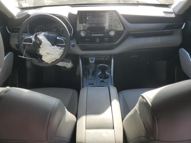 2021 TOYOTA HIGHLANDER XLE 8