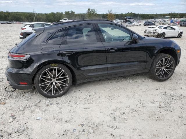 2024 PORSCHE MACAN BASE 3