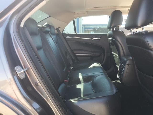 2019 CHRYSLER 300 LIMITED 10