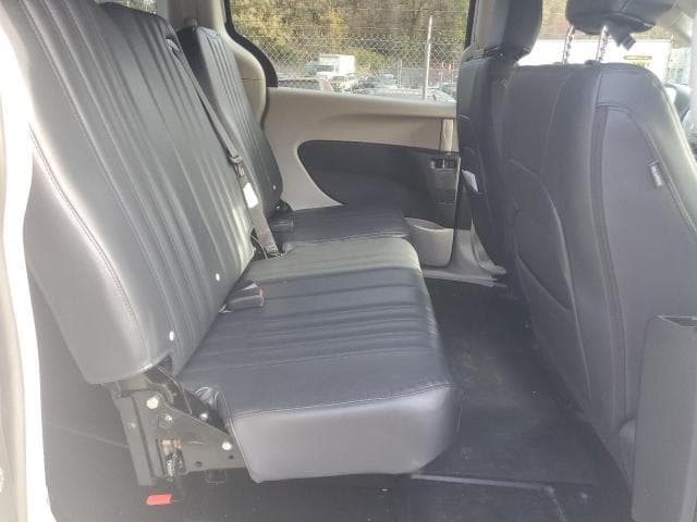 2022 CHRYSLER VOYAGER LX 11