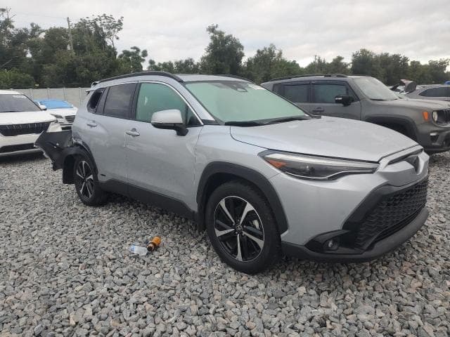 2024 TOYOTA COROLLA CROSS SE 4