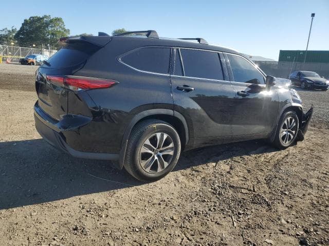 2021 TOYOTA HIGHLANDER XLE 3