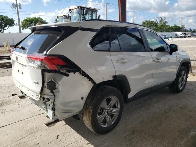 2024 TOYOTA RAV4 XLE 3
