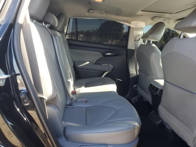 2021 TOYOTA HIGHLANDER XLE 11