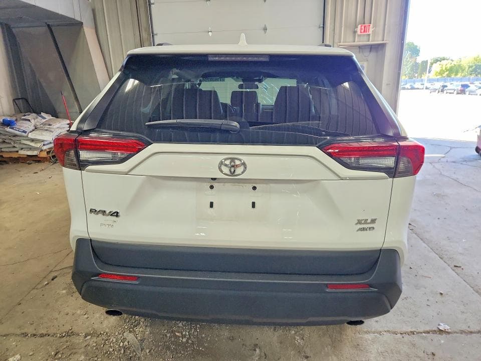 2024 TOYOTA RAV4 XLE 6