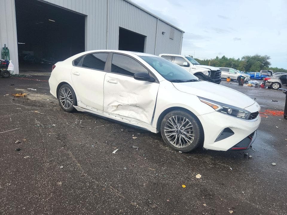 2023 KIA FORTE GT LINE 4