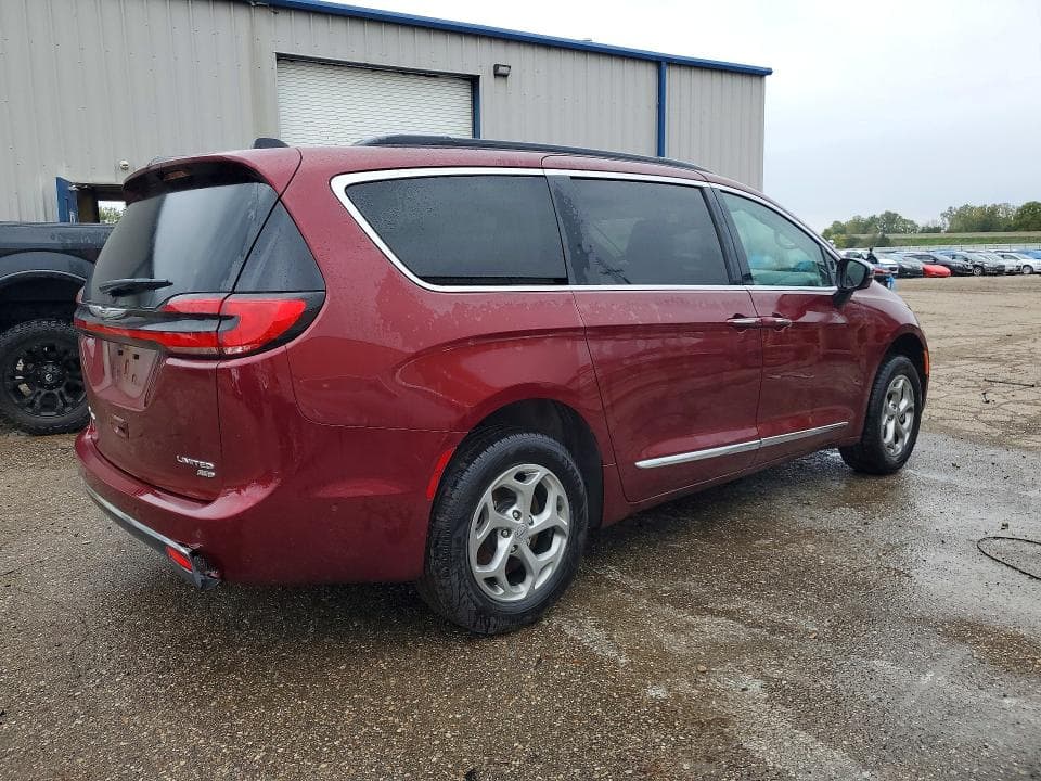 2023 CHRYSLER PACIFICA LIMITED 3
