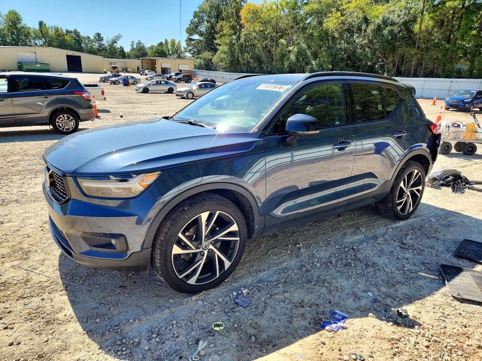 2022 VOLVO XC40 T5 R-DESIGN