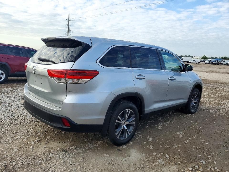 2019 TOYOTA HIGHLANDER LE 3