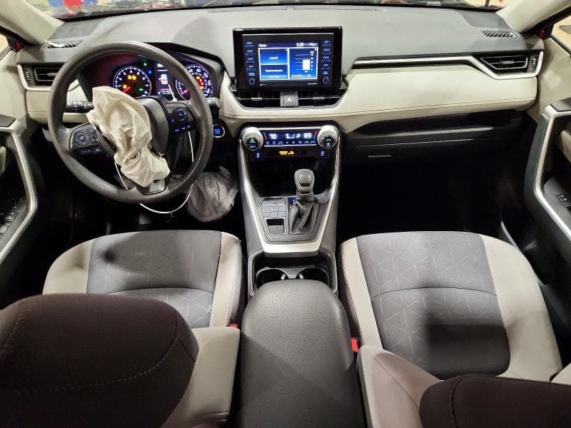 2020 TOYOTA RAV4 XLE 8