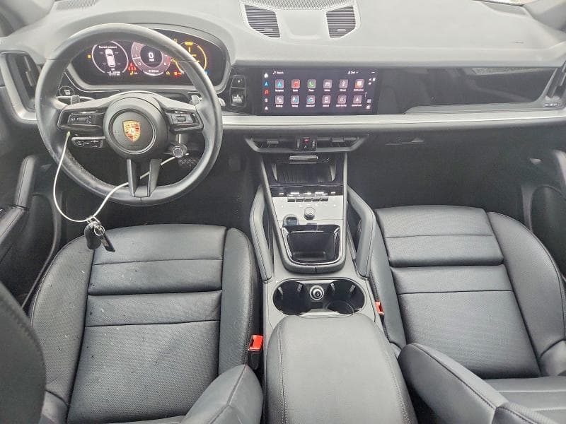 2024 PORSCHE CAYENNE 8