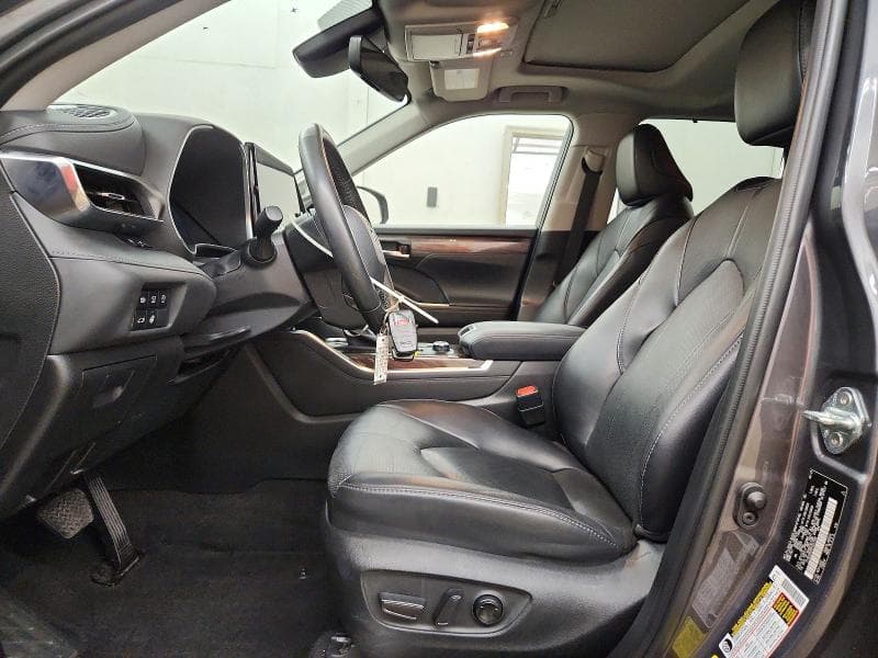 2023 TOYOTA HIGHLANDER LIMITED 7