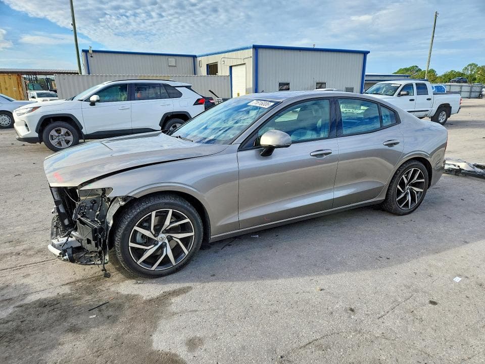 2020 VOLVO S60 T5 MOMENTUM