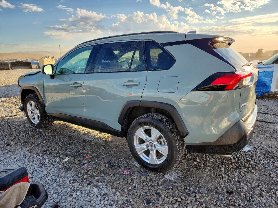 2021 TOYOTA RAV4 XLE 2