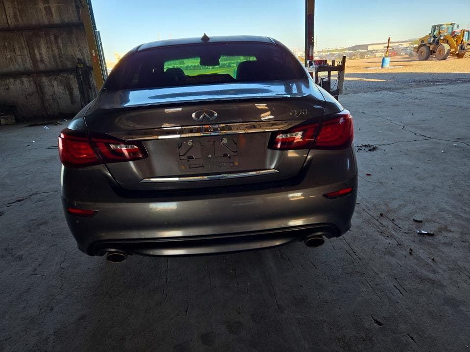 2017 INFINITI Q70 3.7 6