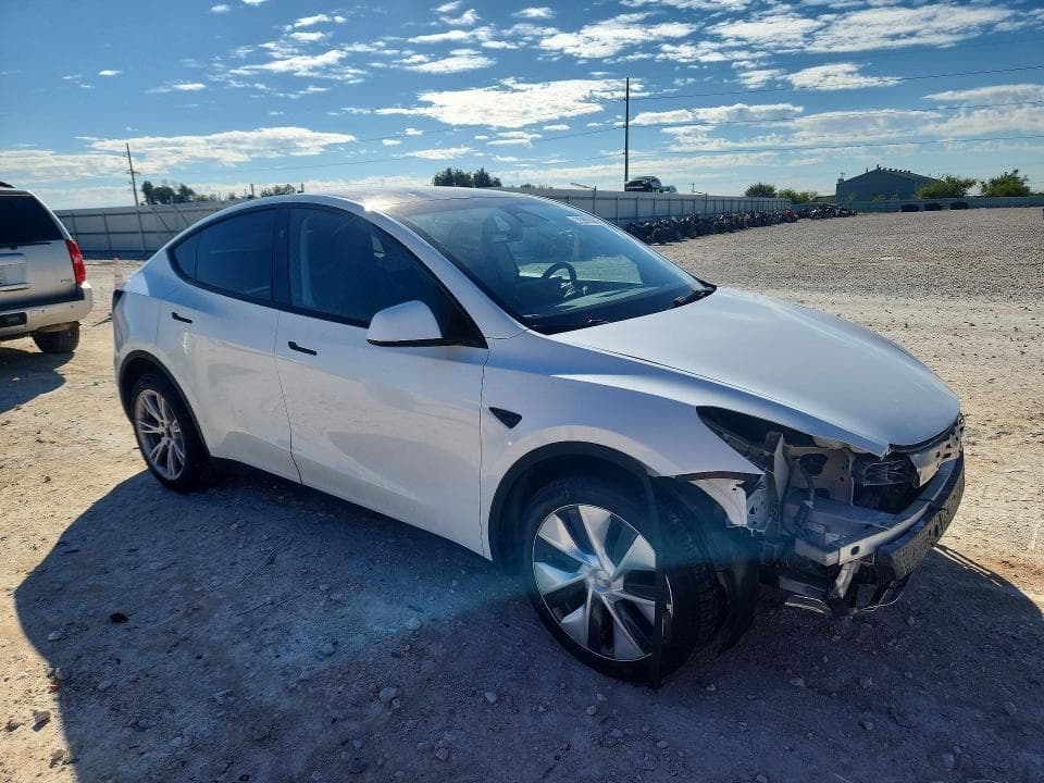 2023 TESLA MODEL Y 4