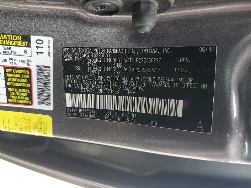2017 TOYOTA SIENNA LE 13