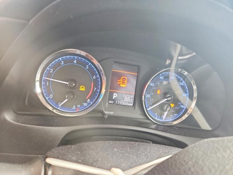 2017 TOYOTA COROLLA LE 9