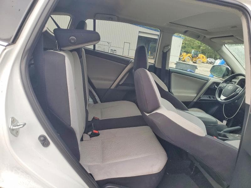 2018 TOYOTA RAV4 XLE 10