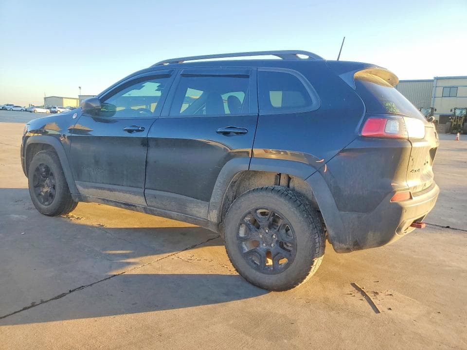 2019 JEEP CHEROKEE TRAILHAWK 2