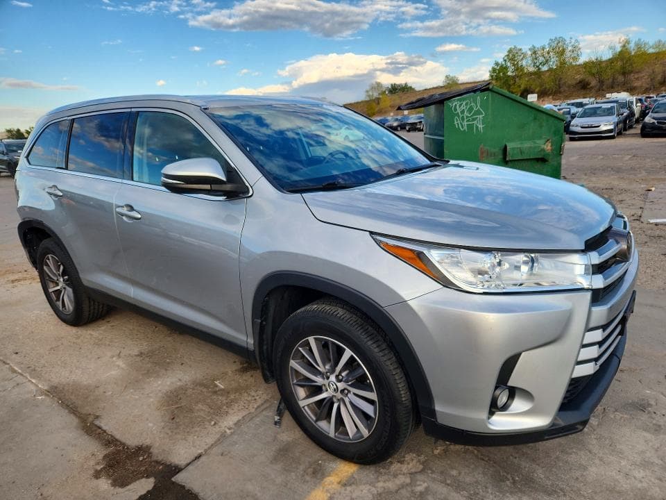 2019 TOYOTA HIGHLANDER XLE 4