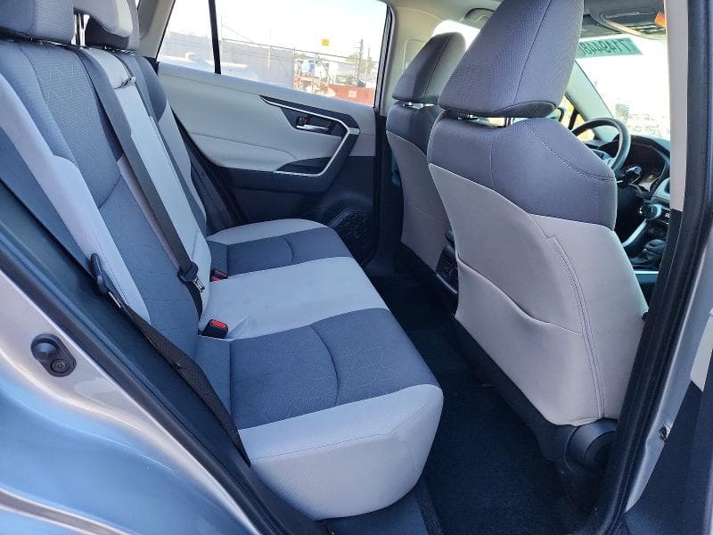 2019 TOYOTA RAV4 XLE 11