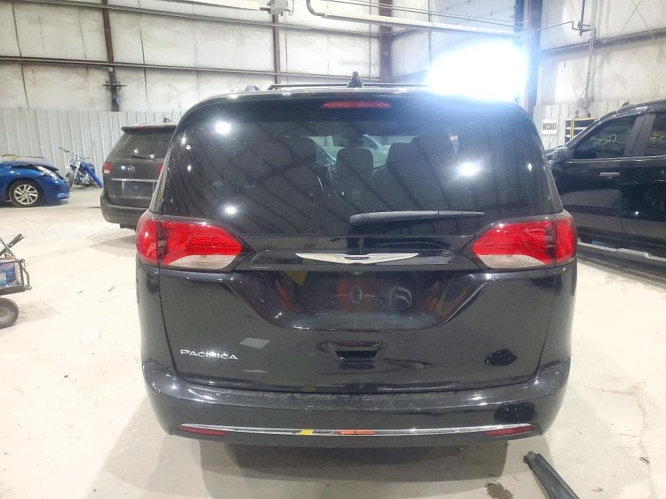 2020 CHRYSLER PACIFICA TOURING L 6