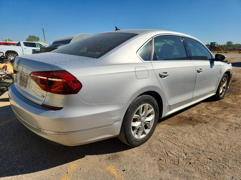 2017 VOLKSWAGEN PASSAT S 3