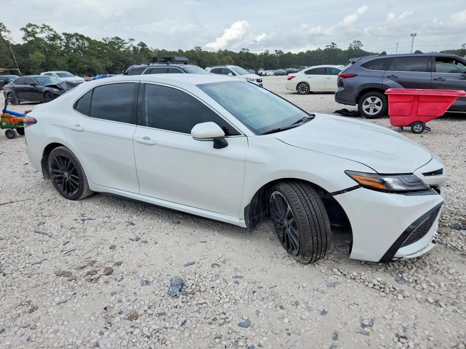 2023 TOYOTA CAMRY XSE 4