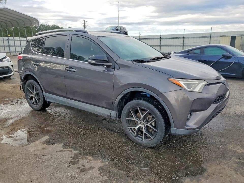2017 TOYOTA RAV4 SE 4