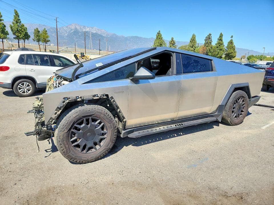 2024 TESLA CYBERTRUCK - 1