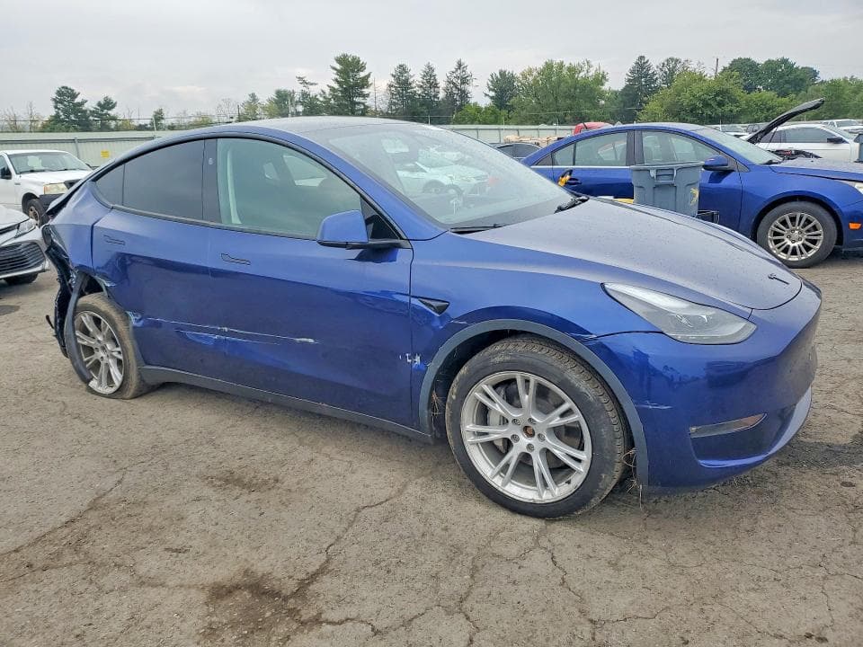 2023 TESLA MODEL Y 4