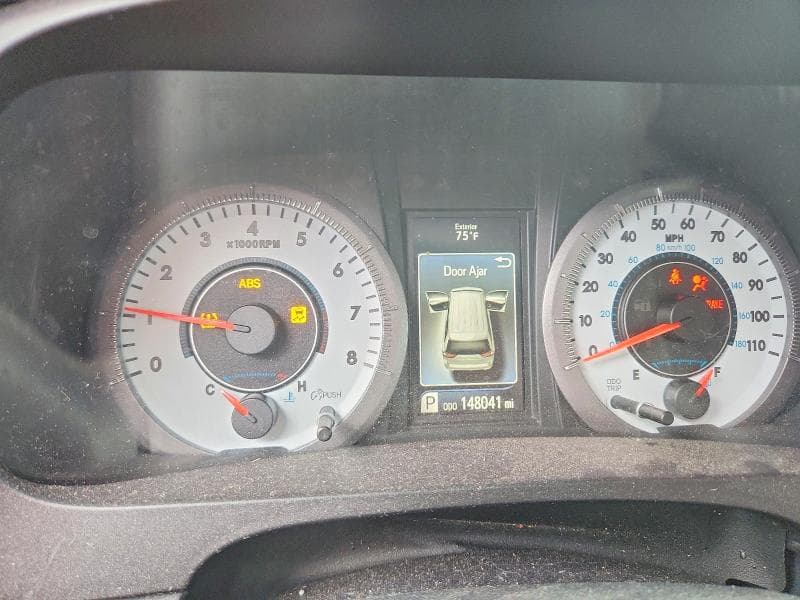 2017 TOYOTA SIENNA SE 9