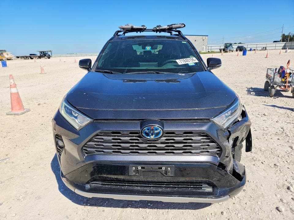 2020 TOYOTA RAV4 XSE 5