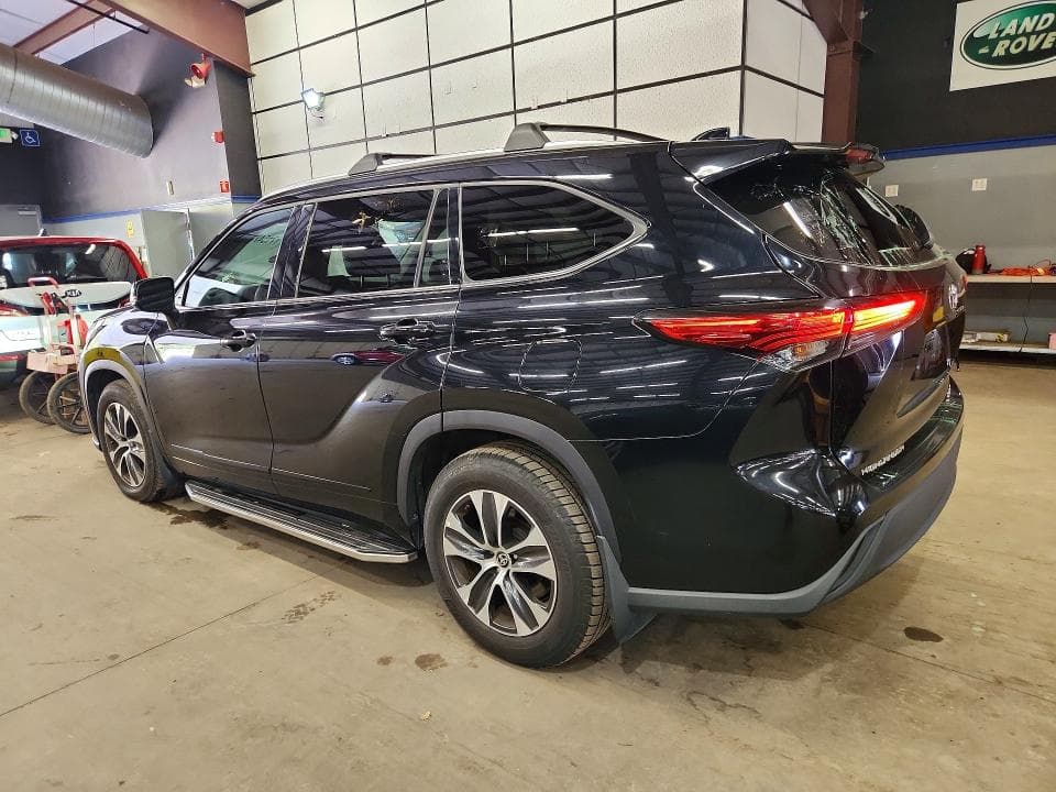 2021 TOYOTA HIGHLANDER XLE 2