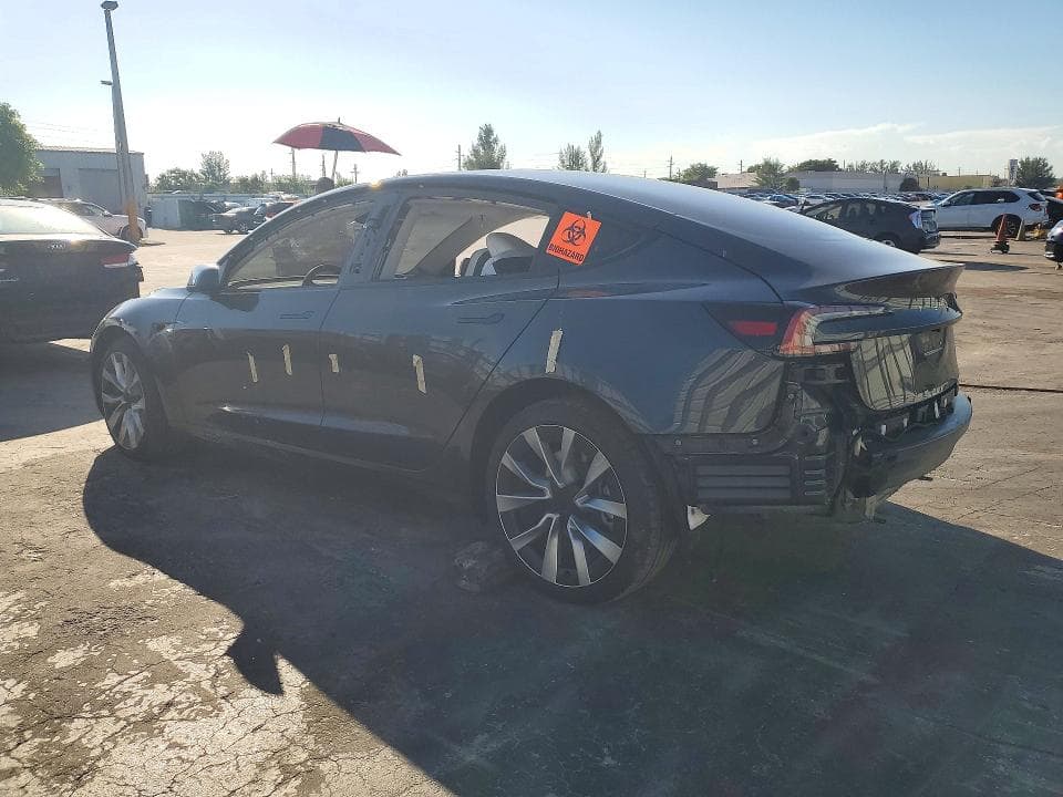2025 TESLA MODEL 3 2