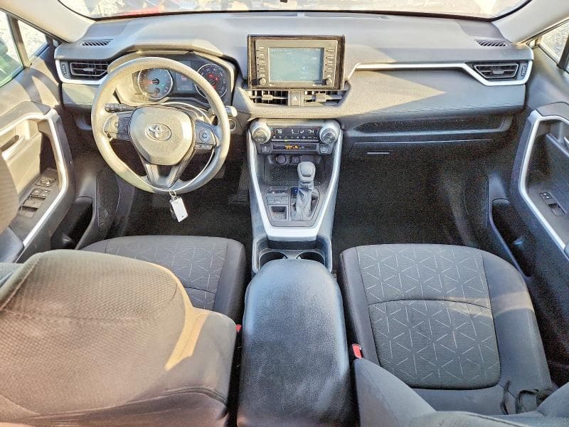 2021 TOYOTA RAV4 XLE 8
