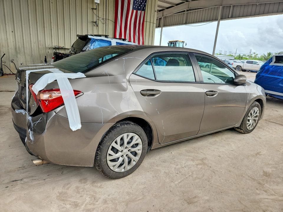 2017 TOYOTA COROLLA LE 3