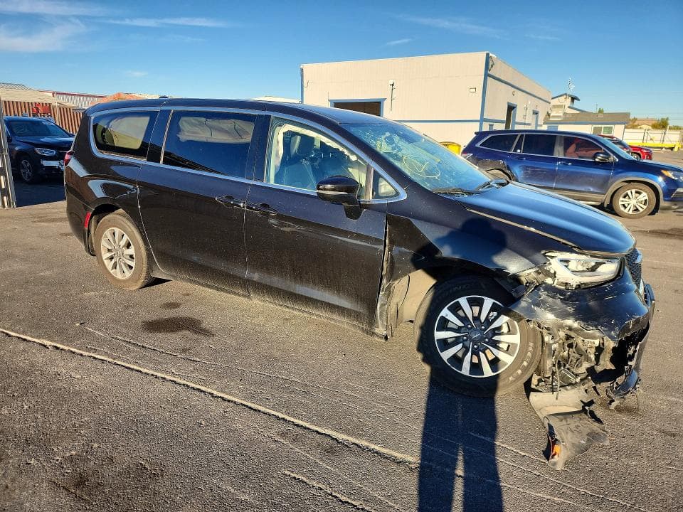2023 CHRYSLER PACIFICA HYBRID TOURING L 4