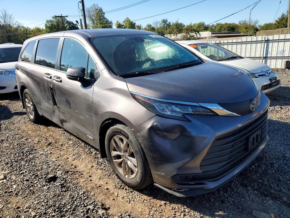 2021 TOYOTA SIENNA LE 4
