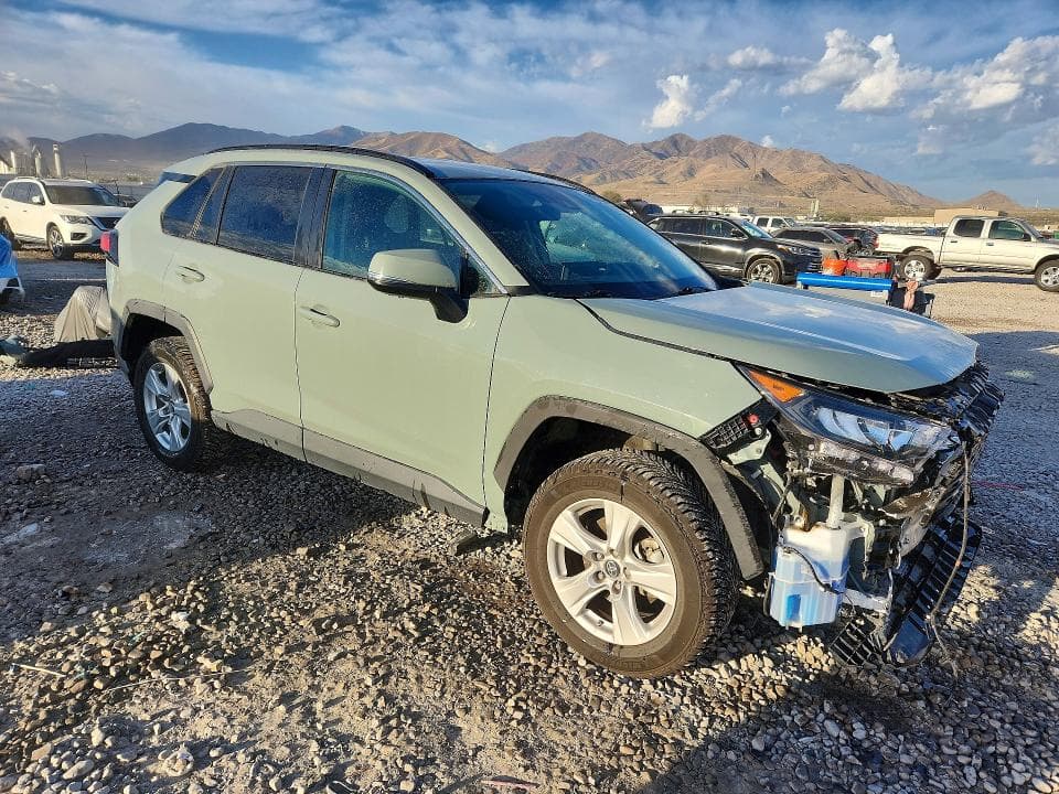 2021 TOYOTA RAV4 XLE 4
