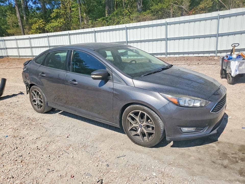 2017 FORD FOCUS SEL 4