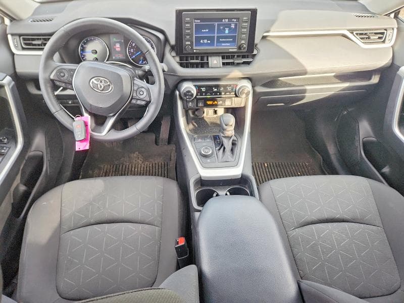 2021 TOYOTA RAV4 XLE 8